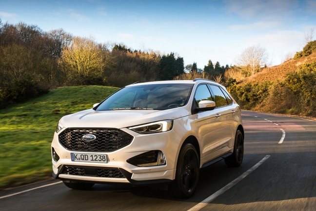 Abbildung zeigt einen Ford Edge ST-Line, seitliche Frontansicht. Ford Edge ST-Line
